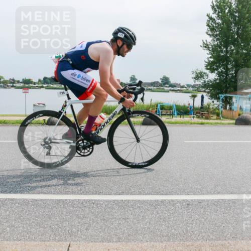 15.06.2025 - 27. Vierlanden-Triathlon H.Heesch http://msf.ph/oto/8029632 15.06.2025 11:28:49 Radfahren 72, 909 meine-sportfotos.de