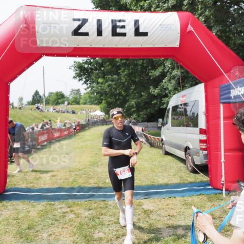 21.06.2025 - 27. Vierlanden-Triathlon MichiJ http://msf.ph/oto/8029637 15.06.2026 12:23:24 Ziel 168 meine-sportfotos.de