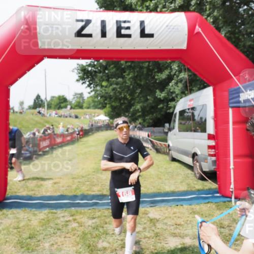 21.06.2025 - 27. Vierlanden-Triathlon MichiJ http://msf.ph/oto/8029644 15.06.2026 12:23:24 Ziel 168 meine-sportfotos.de