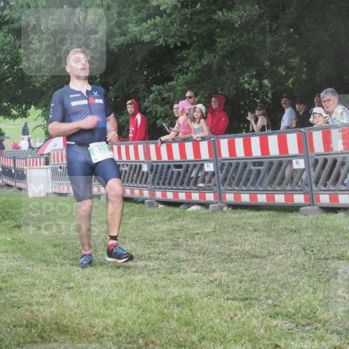 21.06.2025 - 27. Vierlanden-Triathlon KatJ http://msf.ph/oto/8029650 15.06.2025 13:35:43 Ziel 832 meine-sportfotos.de