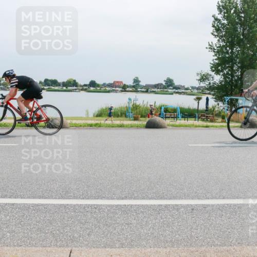 15.06.2025 - 27. Vierlanden-Triathlon H.Heesch http://msf.ph/oto/8029656 15.06.2025 11:29:01 Radfahren 849, 976 meine-sportfotos.de