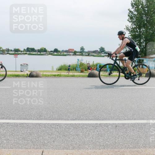 15.06.2025 - 27. Vierlanden-Triathlon H.Heesch http://msf.ph/oto/8029661 15.06.2025 11:29:01 Radfahren 849, 976 meine-sportfotos.de