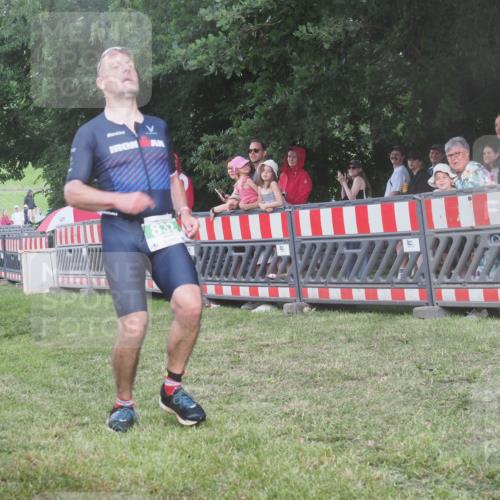 21.06.2025 - 27. Vierlanden-Triathlon KatJ http://msf.ph/oto/8029671 15.06.2025 13:35:44 Ziel 832 meine-sportfotos.de