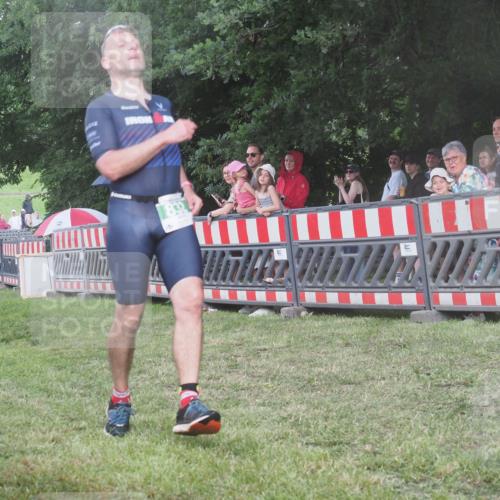 21.06.2025 - 27. Vierlanden-Triathlon KatJ http://msf.ph/oto/8029676 15.06.2025 13:35:44 Ziel 832 meine-sportfotos.de