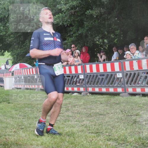 21.06.2025 - 27. Vierlanden-Triathlon KatJ http://msf.ph/oto/8029683 15.06.2025 13:35:44 Ziel 832 meine-sportfotos.de