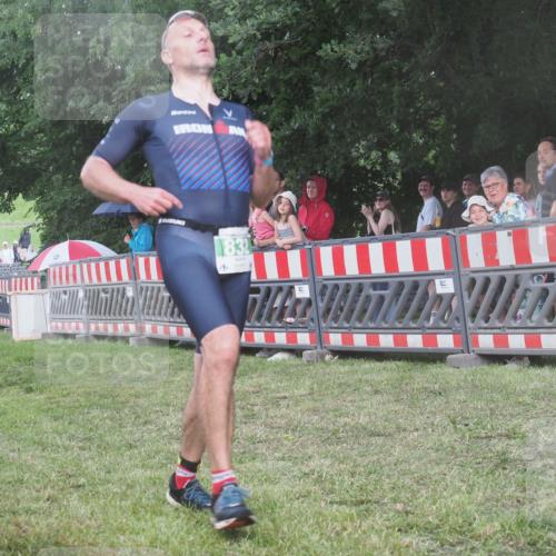 21.06.2025 - 27. Vierlanden-Triathlon KatJ http://msf.ph/oto/8029688 15.06.2025 13:35:44 Ziel 832 meine-sportfotos.de