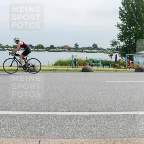 15.06.2025 - 27. Vierlanden-Triathlon H.Heesch http://msf.ph/oto/8029693 15.06.2025 11:29:12 Radfahren 247, 901, 915 meine-sportfotos.de
