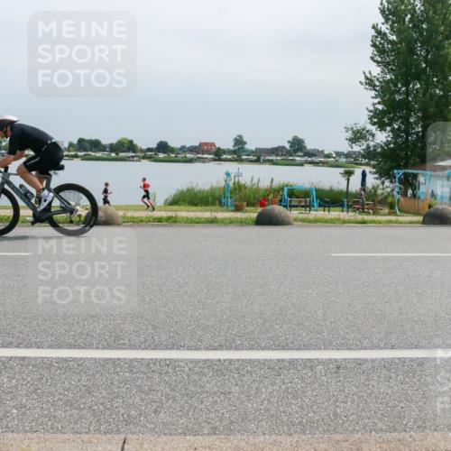 15.06.2025 - 27. Vierlanden-Triathlon H.Heesch http://msf.ph/oto/8029702 15.06.2025 11:29:16 Radfahren 638, 815, 901 meine-sportfotos.de