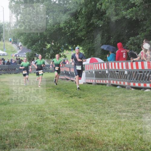 21.06.2025 - 27. Vierlanden-Triathlon KatJ http://msf.ph/oto/8029703 15.06.2025 13:36:08 Ziel 681, 1078, 1079, 1080 meine-sportfotos.de