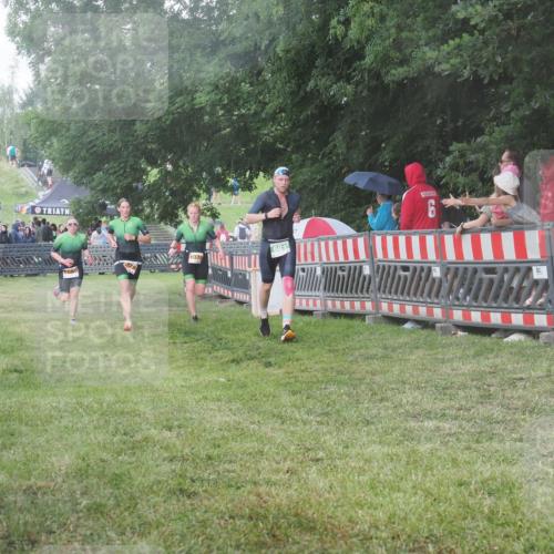 21.06.2025 - 27. Vierlanden-Triathlon KatJ http://msf.ph/oto/8029717 15.06.2025 13:36:09 Ziel 681, 1078, 1079, 1080 meine-sportfotos.de