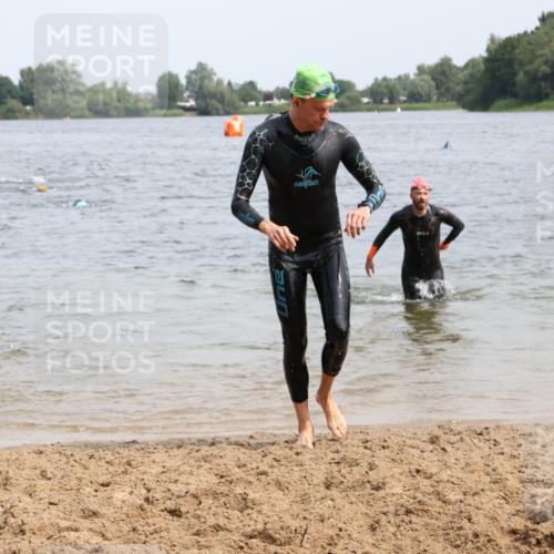 15.06.2025 - 27. Vierlanden-Triathlon Lena Gebhardt http://msf.ph/oto/8029726 15.06.2025 11:06:00 Schwimmen 670, 779, 817, 819, 855 meine-sportfotos.de