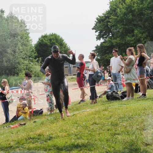 15.06.2025 - 27. Vierlanden-Triathlon KatJ http://msf.ph/oto/8029728 15.06.2025 11:05:58 Schwimmen 779, 819, 837 meine-sportfotos.de