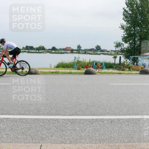15.06.2025 - 27. Vierlanden-Triathlon H.Heesch http://msf.ph/oto/8029730 15.06.2025 11:29:29 Radfahren 878, 880 meine-sportfotos.de