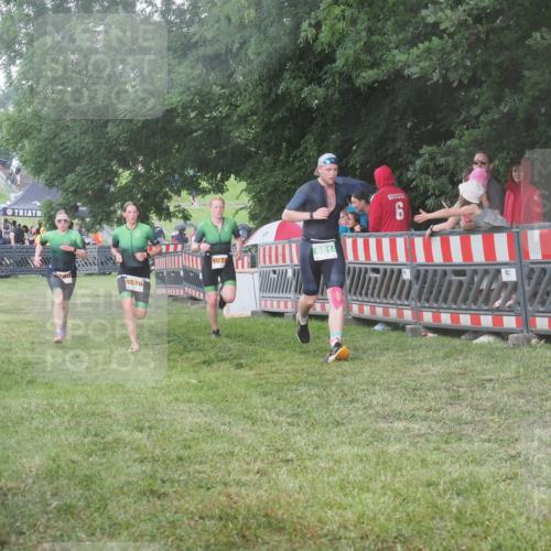 21.06.2025 - 27. Vierlanden-Triathlon KatJ http://msf.ph/oto/8029736 15.06.2025 13:36:09 Ziel 681, 1078, 1079, 1080 meine-sportfotos.de
