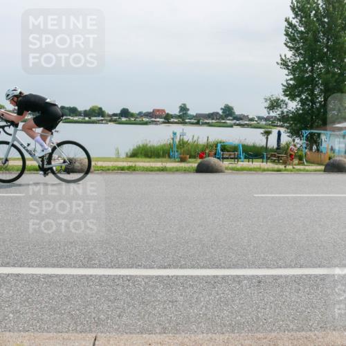 15.06.2025 - 27. Vierlanden-Triathlon H.Heesch http://msf.ph/oto/8029738 15.06.2025 11:29:31 Radfahren 218, 695, 878, 880 meine-sportfotos.de