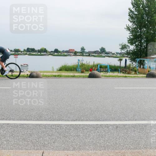 15.06.2025 - 27. Vierlanden-Triathlon H.Heesch http://msf.ph/oto/8029746 15.06.2025 11:29:32 Radfahren 218, 695, 878, 880 meine-sportfotos.de