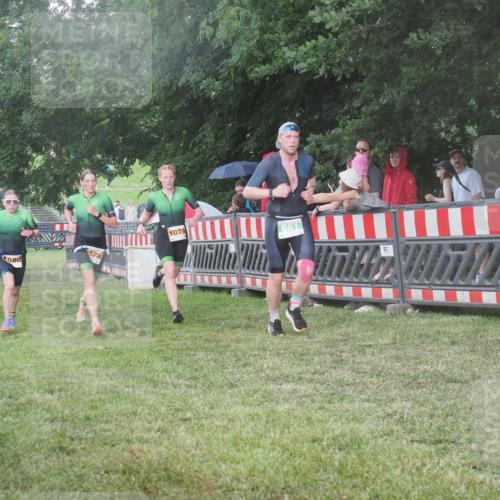21.06.2025 - 27. Vierlanden-Triathlon KatJ http://msf.ph/oto/8029756 15.06.2025 13:36:10 Ziel 681, 1078, 1079, 1080 meine-sportfotos.de