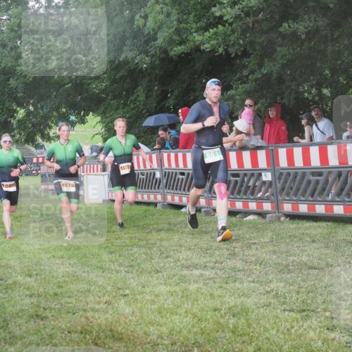 21.06.2025 - 27. Vierlanden-Triathlon KatJ http://msf.ph/oto/8029761 15.06.2025 13:36:10 Ziel 681, 1078, 1079, 1080 meine-sportfotos.de