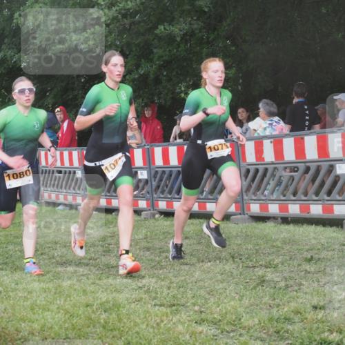 21.06.2025 - 27. Vierlanden-Triathlon KatJ http://msf.ph/oto/8029805 15.06.2025 13:36:12 Ziel 681, 819, 1078, 1079, 1080 meine-sportfotos.de