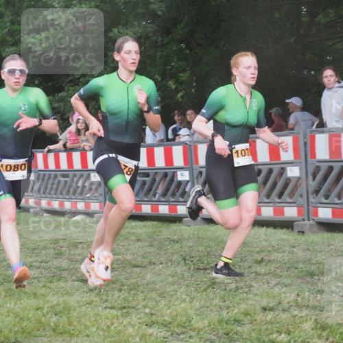 21.06.2025 - 27. Vierlanden-Triathlon KatJ http://msf.ph/oto/8029814 15.06.2025 13:36:12 Ziel 681, 819, 1078, 1079, 1080 meine-sportfotos.de