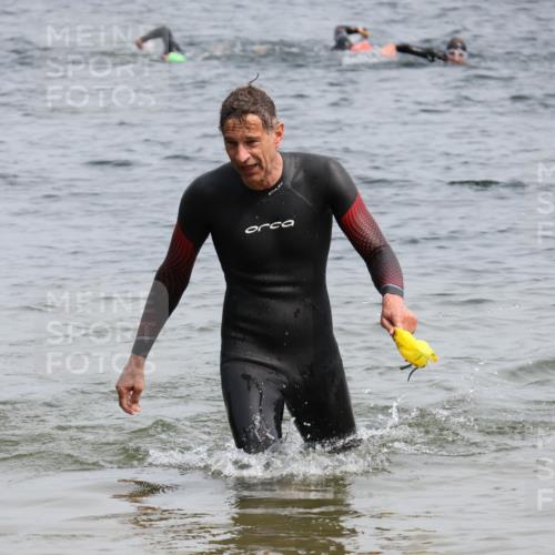 15.06.2025 - 27. Vierlanden-Triathlon Lena Gebhardt http://msf.ph/oto/8029817 15.06.2025 11:06:11 Schwimmen 670, 817, 855, 857 meine-sportfotos.de