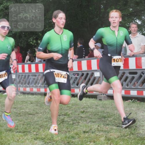 21.06.2025 - 27. Vierlanden-Triathlon KatJ http://msf.ph/oto/8029824 15.06.2025 13:36:12 Ziel 681, 819, 1078, 1079, 1080 meine-sportfotos.de