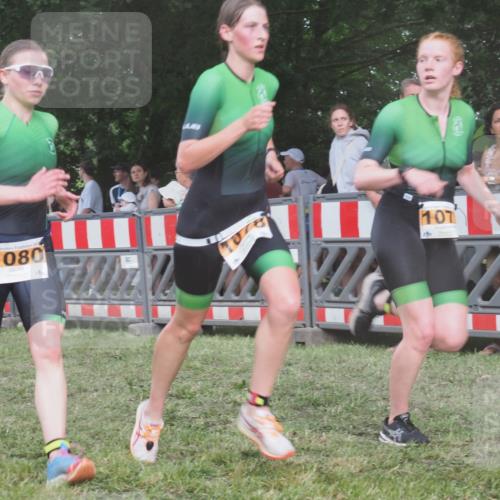 21.06.2025 - 27. Vierlanden-Triathlon KatJ http://msf.ph/oto/8029829 15.06.2025 13:36:12 Ziel 681, 819, 1078, 1079, 1080 meine-sportfotos.de