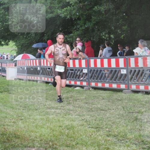 21.06.2025 - 27. Vierlanden-Triathlon KatJ http://msf.ph/oto/8029847 15.06.2025 13:36:21 Ziel 819, 860 meine-sportfotos.de