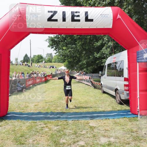 21.06.2025 - 27. Vierlanden-Triathlon MichiJ http://msf.ph/oto/8029848 15.06.2026 12:25:41 Ziel 773 meine-sportfotos.de