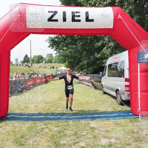 21.06.2025 - 27. Vierlanden-Triathlon MichiJ http://msf.ph/oto/8029856 15.06.2026 12:25:42 Ziel 773 meine-sportfotos.de