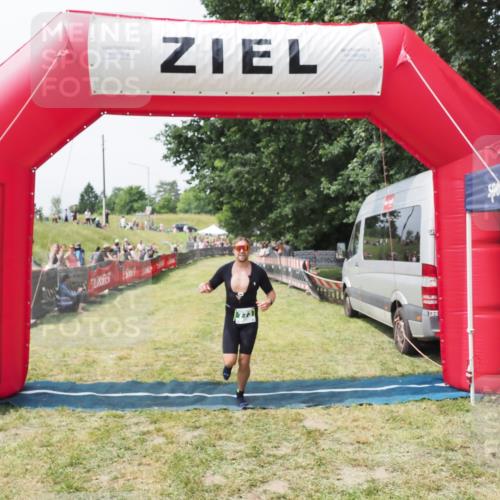 21.06.2025 - 27. Vierlanden-Triathlon MichiJ http://msf.ph/oto/8029869 15.06.2026 12:25:42 Ziel 773 meine-sportfotos.de