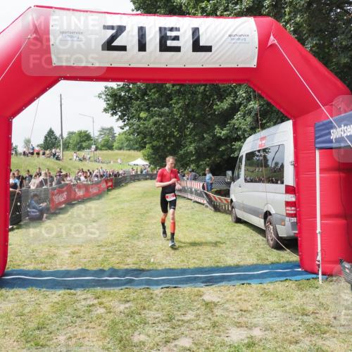 21.06.2025 - 27. Vierlanden-Triathlon MichiJ http://msf.ph/oto/8029900 15.06.2026 12:27:22 Ziel 80 meine-sportfotos.de