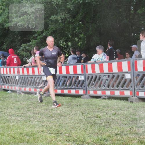 21.06.2025 - 27. Vierlanden-Triathlon KatJ http://msf.ph/oto/8029902 15.06.2025 13:36:29 Ziel 728, 860 meine-sportfotos.de