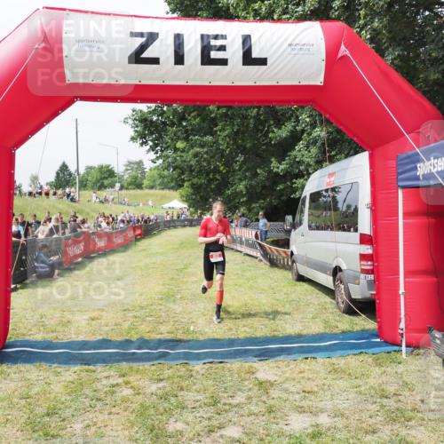 21.06.2025 - 27. Vierlanden-Triathlon MichiJ http://msf.ph/oto/8029907 15.06.2026 12:27:23 Ziel 80 meine-sportfotos.de