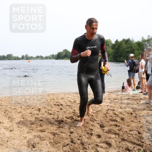 15.06.2025 - 27. Vierlanden-Triathlon Lena Gebhardt http://msf.ph/oto/8029912 15.06.2025 11:06:18 Schwimmen 781, 855, 857, 862 meine-sportfotos.de