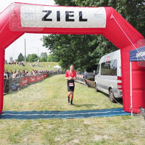 21.06.2025 - 27. Vierlanden-Triathlon MichiJ http://msf.ph/oto/8029916 15.06.2026 12:27:23 Ziel 80 meine-sportfotos.de
