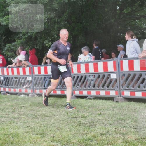 21.06.2025 - 27. Vierlanden-Triathlon KatJ http://msf.ph/oto/8029921 15.06.2025 13:36:29 Ziel 728, 860 meine-sportfotos.de