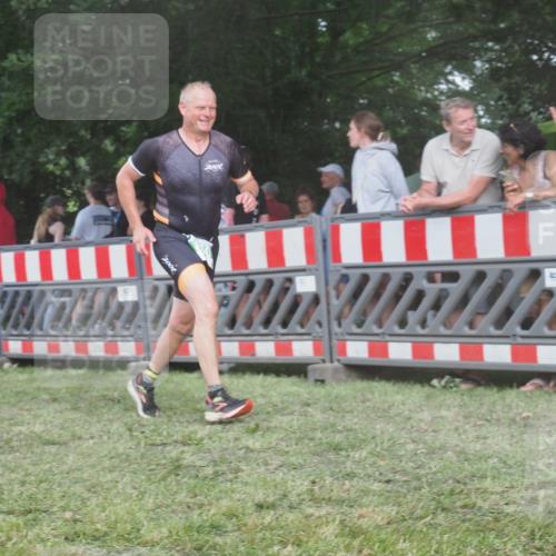 21.06.2025 - 27. Vierlanden-Triathlon KatJ http://msf.ph/oto/8029928 15.06.2025 13:36:29 Ziel 728, 860 meine-sportfotos.de