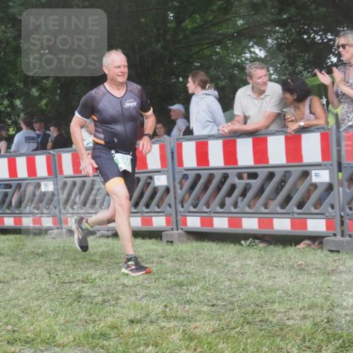 21.06.2025 - 27. Vierlanden-Triathlon KatJ http://msf.ph/oto/8029934 15.06.2025 13:36:29 Ziel 728, 860 meine-sportfotos.de