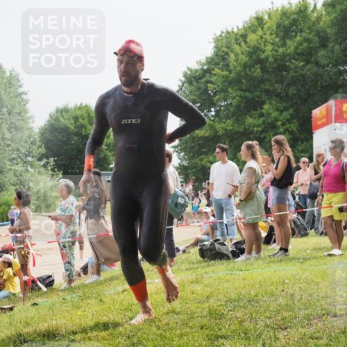 15.06.2025 - 27. Vierlanden-Triathlon KatJ http://msf.ph/oto/8029956 15.06.2025 11:06:14 Schwimmen 670, 817, 855, 857 meine-sportfotos.de