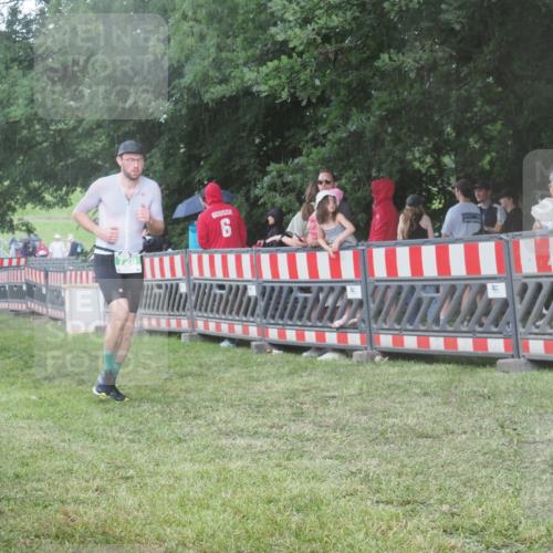 21.06.2025 - 27. Vierlanden-Triathlon KatJ http://msf.ph/oto/8029958 15.06.2025 13:36:36 Ziel 728 meine-sportfotos.de