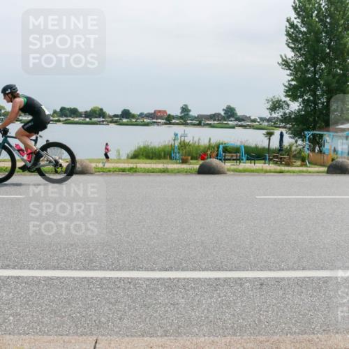 15.06.2025 - 27. Vierlanden-Triathlon H.Heesch http://msf.ph/oto/8029959 15.06.2025 11:29:46 Radfahren 879, 899, 929 meine-sportfotos.de