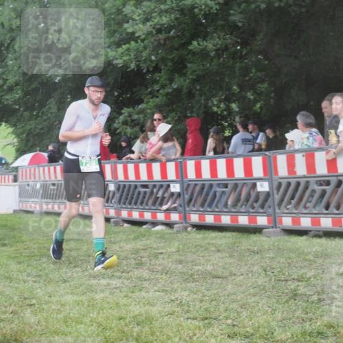 21.06.2025 - 27. Vierlanden-Triathlon KatJ http://msf.ph/oto/8029963 15.06.2025 13:36:37 Ziel 728 meine-sportfotos.de