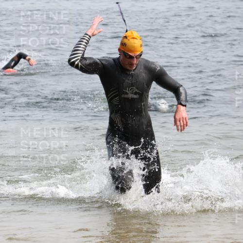 15.06.2025 - 27. Vierlanden-Triathlon Lena Gebhardt http://msf.ph/oto/8030002 15.06.2025 11:06:32 Schwimmen 781, 831, 862 meine-sportfotos.de