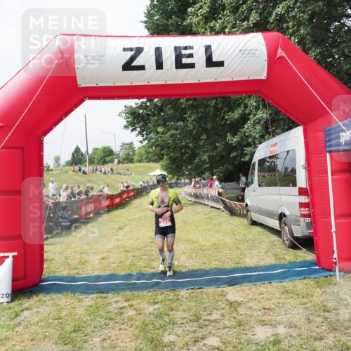 21.06.2025 - 27. Vierlanden-Triathlon MichiJ http://msf.ph/oto/8030009 15.06.2026 12:31:00 Ziel 126 meine-sportfotos.de