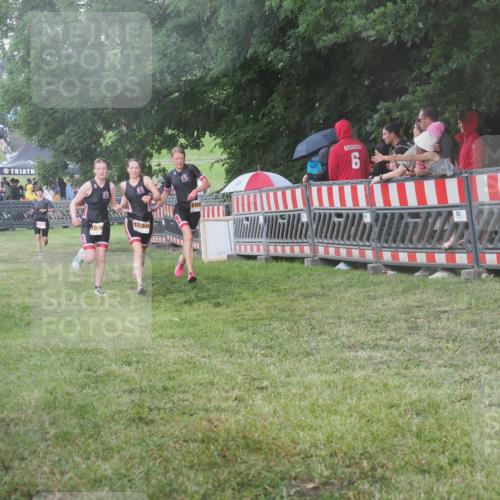 21.06.2025 - 27. Vierlanden-Triathlon KatJ http://msf.ph/oto/8030010 15.06.2025 13:36:51 Ziel 212, 921, 1090, 1091, 1092 meine-sportfotos.de