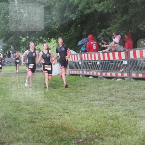 21.06.2025 - 27. Vierlanden-Triathlon KatJ http://msf.ph/oto/8030020 15.06.2025 13:36:52 Ziel 212, 921, 1090, 1091, 1092 meine-sportfotos.de