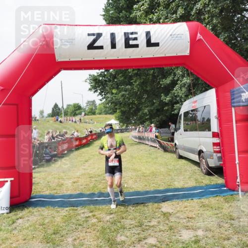 21.06.2025 - 27. Vierlanden-Triathlon MichiJ http://msf.ph/oto/8030023 15.06.2026 12:31:00 Ziel 126 meine-sportfotos.de