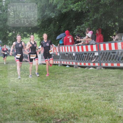 21.06.2025 - 27. Vierlanden-Triathlon KatJ http://msf.ph/oto/8030026 15.06.2025 13:36:52 Ziel 212, 921, 1090, 1091, 1092 meine-sportfotos.de