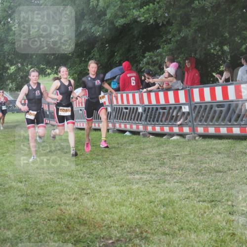 21.06.2025 - 27. Vierlanden-Triathlon KatJ http://msf.ph/oto/8030033 15.06.2025 13:36:52 Ziel 212, 921, 1090, 1091, 1092 meine-sportfotos.de